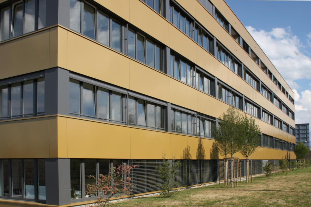 Focus Hotel Сурзее Екстериор снимка