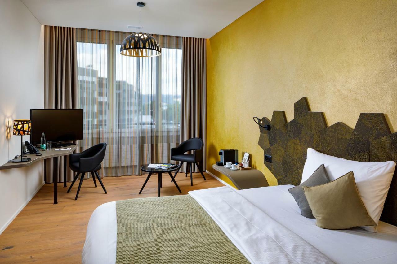 Focus Hotel Сурзее Екстериор снимка