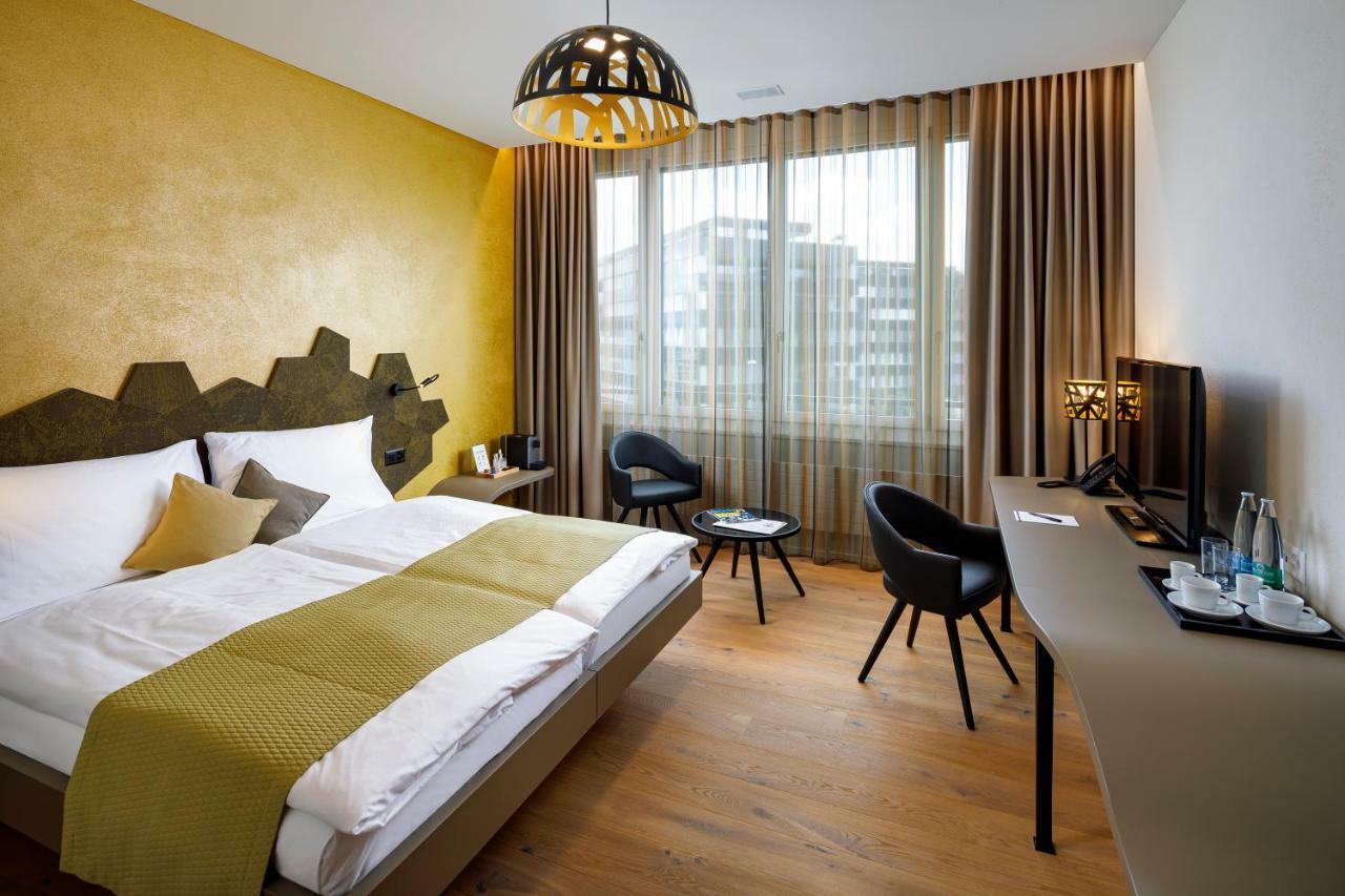 Focus Hotel Сурзее Екстериор снимка