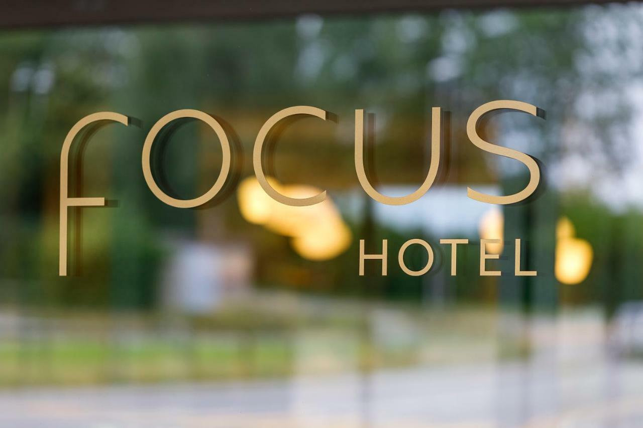 Focus Hotel Сурзее Екстериор снимка