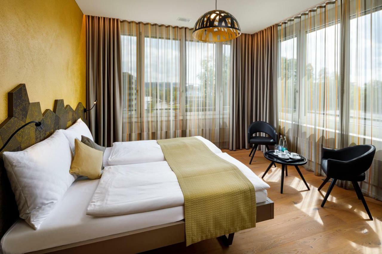 Focus Hotel Сурзее Екстериор снимка