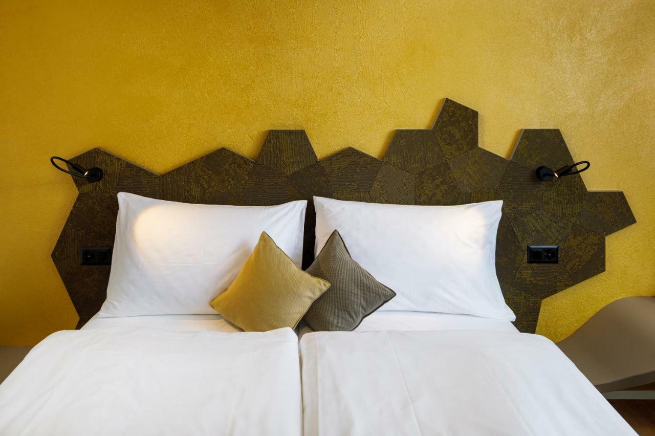 Focus Hotel Сурзее Екстериор снимка