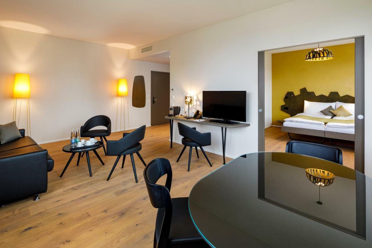 Focus Hotel Сурзее Екстериор снимка