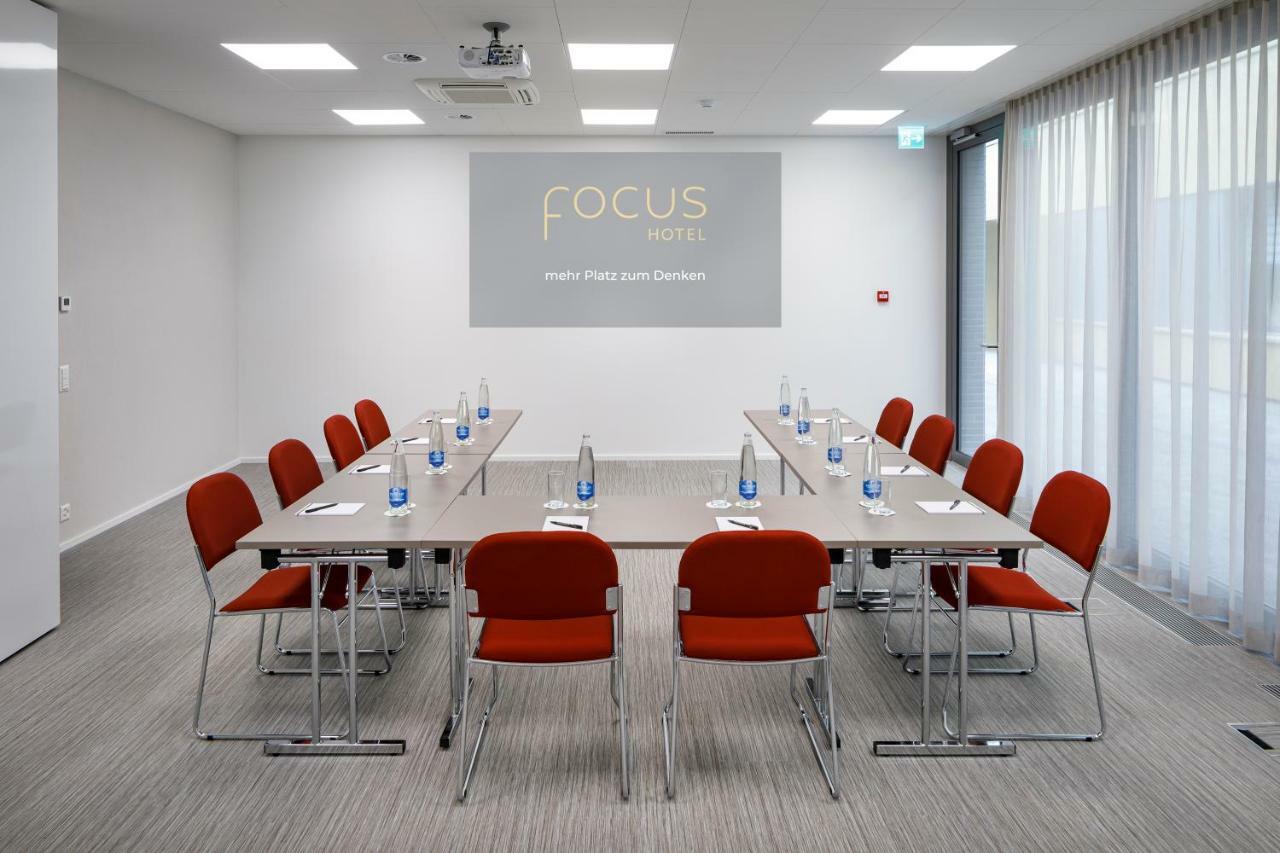 Focus Hotel Сурзее Екстериор снимка