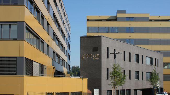 Focus Hotel Сурзее Екстериор снимка